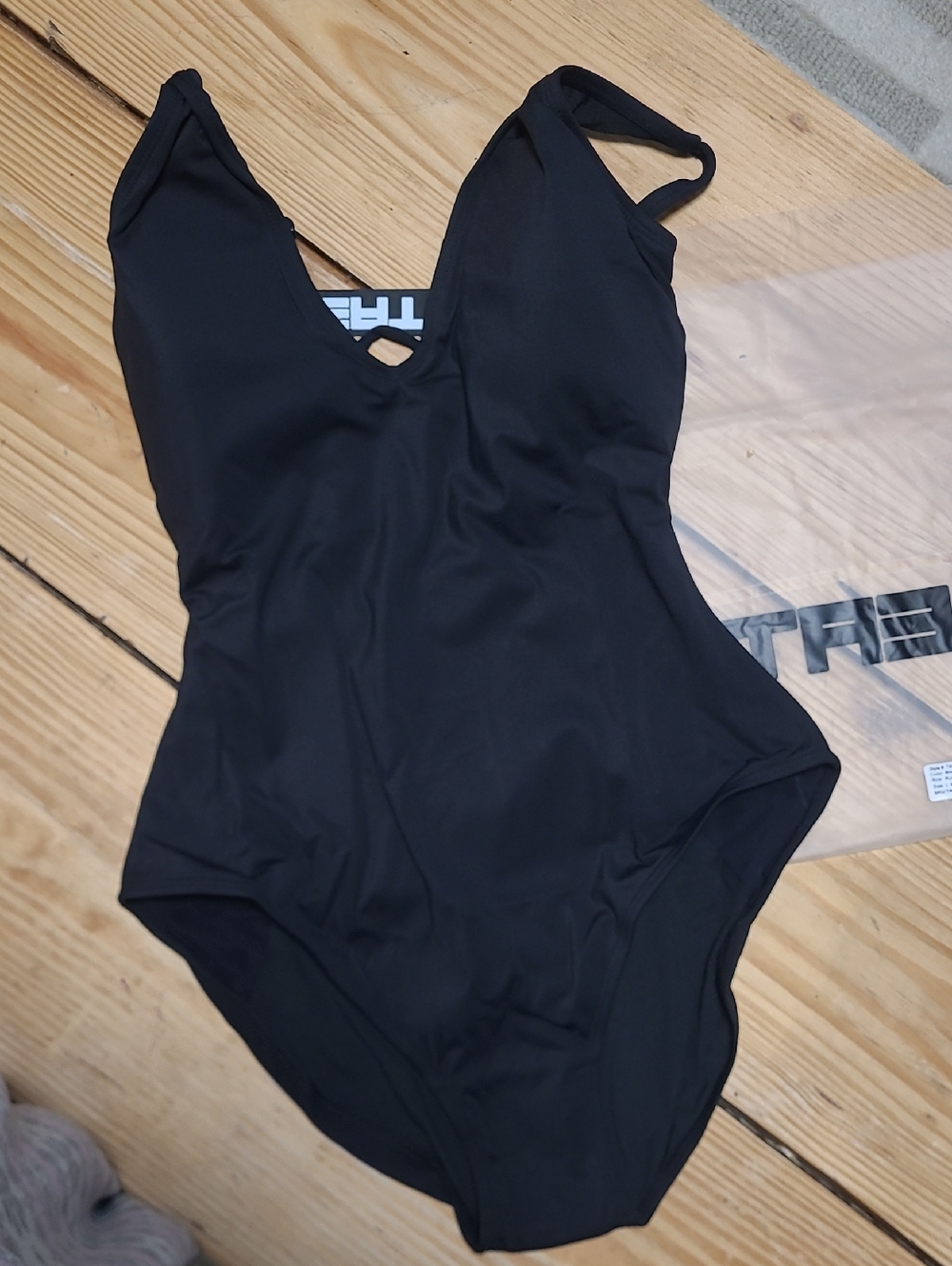2. NWT  $175 STYLE PLUNGEY L SHORT
